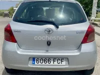 Usado Toyota Yaris 90 CV (66 kW) 2006 Gris / plata Berlina