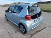 Usado Toyota Aygo 54 CV (39 kW) 2006 Azul Utilitario