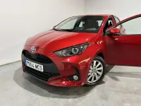 Usado Toyota Yaris Active 116 CV (85 kW) 2022 Rojo Utilitario