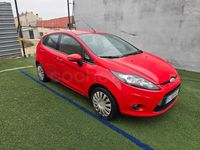Usado Ford Fiesta Titanium 90 CV (66 kW) 2009 Rojo Utilitario