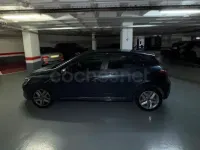 Usado Renault Clio IV Zen 100 CV (73 kW) 2019 Gris / plata Berlina