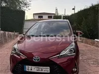 Usado Toyota Yaris Hybrid Advance 100 CV (73 kW) 2018 Granate Berlina