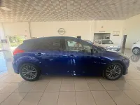 Usado Ford Focus ST-Line 125 CV (91 kW) 2018 Azul Berlina