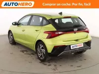 Usado Hyundai i20 101 CV (74 kW) 2024 Amarillo Utilitario