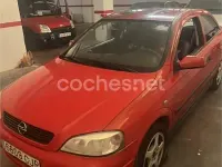 Usado Opel Astra Club 84 CV (61 kW) 2003 Rojo Berlina