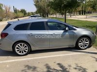 Usado Opel Astra Excellence 165 CV (121 kW) 2012 Gris / plata Familiar