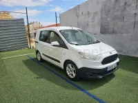 Usado Ford Tourneo Courier Trend 75 CV (55 kW) 2018 Blanco Monovolumen