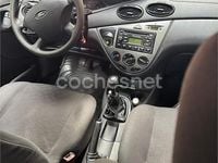 Usado Ford Focus Ambiente 100 CV (73 kW) 2003 Gris / plata Berlina