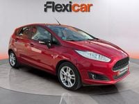 Usado Ford Fiesta Trend 75 CV (55 kW) 2017 Rojo Utilitario