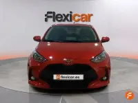 Usado Toyota Yaris Active 92 CV (67 kW) 2025 Rojo Utilitario