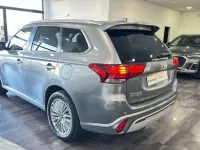 Usado Mitsubishi Outlander P-HEV Motion 224 CV (164 kW) 2021 Gris SUV