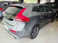 Usado Volvo V40 R-Design Momentum 115 CV (84 kW) 2015 Gris / plata Berlina