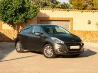 Usado Peugeot 208 Style 82 CV (60 kW) 2017 Gris Utilitario