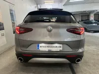 Usado Alfa Romeo Stelvio 190 CV (139 kW) 2020 Gris / plata SUV