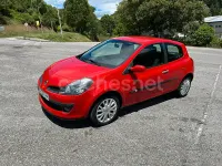 Usado Renault Clio II Dynamique 85 CV (62 kW) 2006 Rojo Berlina