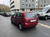 Usado Ford Fiesta Ambiente 70 CV (51 kW) 2003 Granate Utilitario