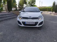 Usado Kia Rio 84 CV (61 kW) 2014 Blanco Berlina