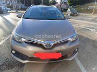 Usado Toyota Auris Hybrid Active 136 CV (100 kW) 2016 Gris / plata Familiar