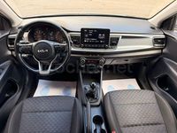 Usado Kia Rio 84 CV (61 kW) 2023 Gris / plata Berlina