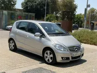 Usado Mercedes A180 Avantgarde 109 CV (80 kW) 2012 Gris / plata Utilitario