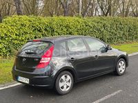 Usado Hyundai i30 Classic 109 CV (80 kW) 2009 Negro Berlina