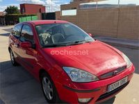 Usado Ford Focus Trend 100 CV (73 kW) 2004 Rojo Berlina