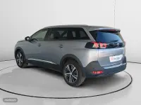 Usado Peugeot 5008 Allure 131 CV (96 kW) 2023 Gris SUV