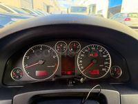 Usado Audi A6 150 CV (110 kW) 2002 Gris / plata Berlina