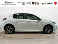 Usado Peugeot 208 Active 75 CV (55 kW) 2023 Blanco banquise Utilitario