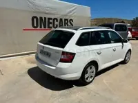 Usado Skoda Fabia Ambition 75 CV (55 kW) 2016 Blanco Familiar