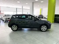 Usado Seat Arona Xperience 110 CV (80 kW) 2021 Gris / plata SUV