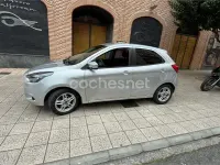 Usado Ford Ka Plus Ultimate 85 CV (62 kW) 2017 Gris / plata Utilitario