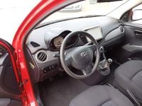 Usado Hyundai i10 Comfort 85 CV (62 kW) 2012 Rojo Utilitario