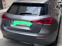 Usado Mercedes A180 109 CV (80 kW) 2019 Gris / plata Berlina