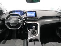 Usado Peugeot 3008 Allure 131 CV (96 kW) 2019 Gris amazonite SUV