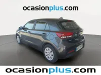 Usado Kia Rio 84 CV (61 kW) 2019 Gris Utilitario