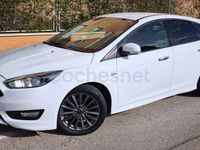 Usado Ford Focus ST-Line 125 CV (91 kW) 2017 Blanco Berlina