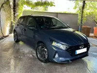 Usado Hyundai i20 99 CV (72 kW) 2020 Gris Utilitario