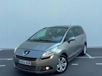 Usado Peugeot 5008 Sport 150 CV (110 kW) 2011 Beige Monovolumen