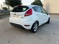 Usado Ford Fiesta Trend 90 CV (66 kW) 2009 Blanco Berlina