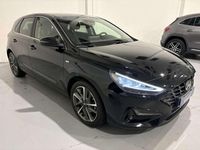 Usado Hyundai i30 120 CV (88 kW) 2021 Negro Utilitario