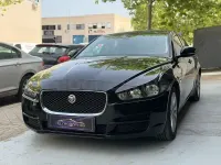 Usado Jaguar XE Prestige 180 CV (132 kW) 2015 Negro Berlina