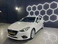 Usado Mazda 3 Luxury 150 CV (110 kW) 2014 Blanco Berlina
