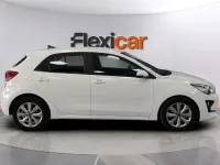 Usado Kia Rio 101 CV (74 kW) 2023 Blanco Berlina