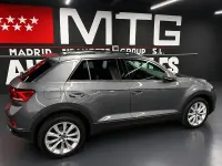 Usado VW T-Roc Life 150 CV (110 kW) 2023 Gris / plata SUV