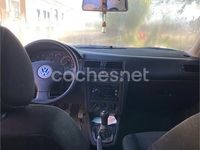 Usado VW Bora Highline 115 CV (84 kW) 2002 Gris / plata Berlina