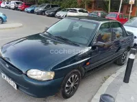 Usado Ford Escort 90 CV (66 kW) 1995 Azul Berlina