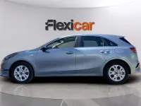 Usado Kia Ceed 136 CV (100 kW) 2023 Gris Utilitario