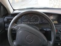 Usado Opel Omega 130 CV (95 kW) 1995 Verde Berlina