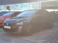 Usado Peugeot 208 Allure 103 CV (75 kW) 2025 Negro Utilitario